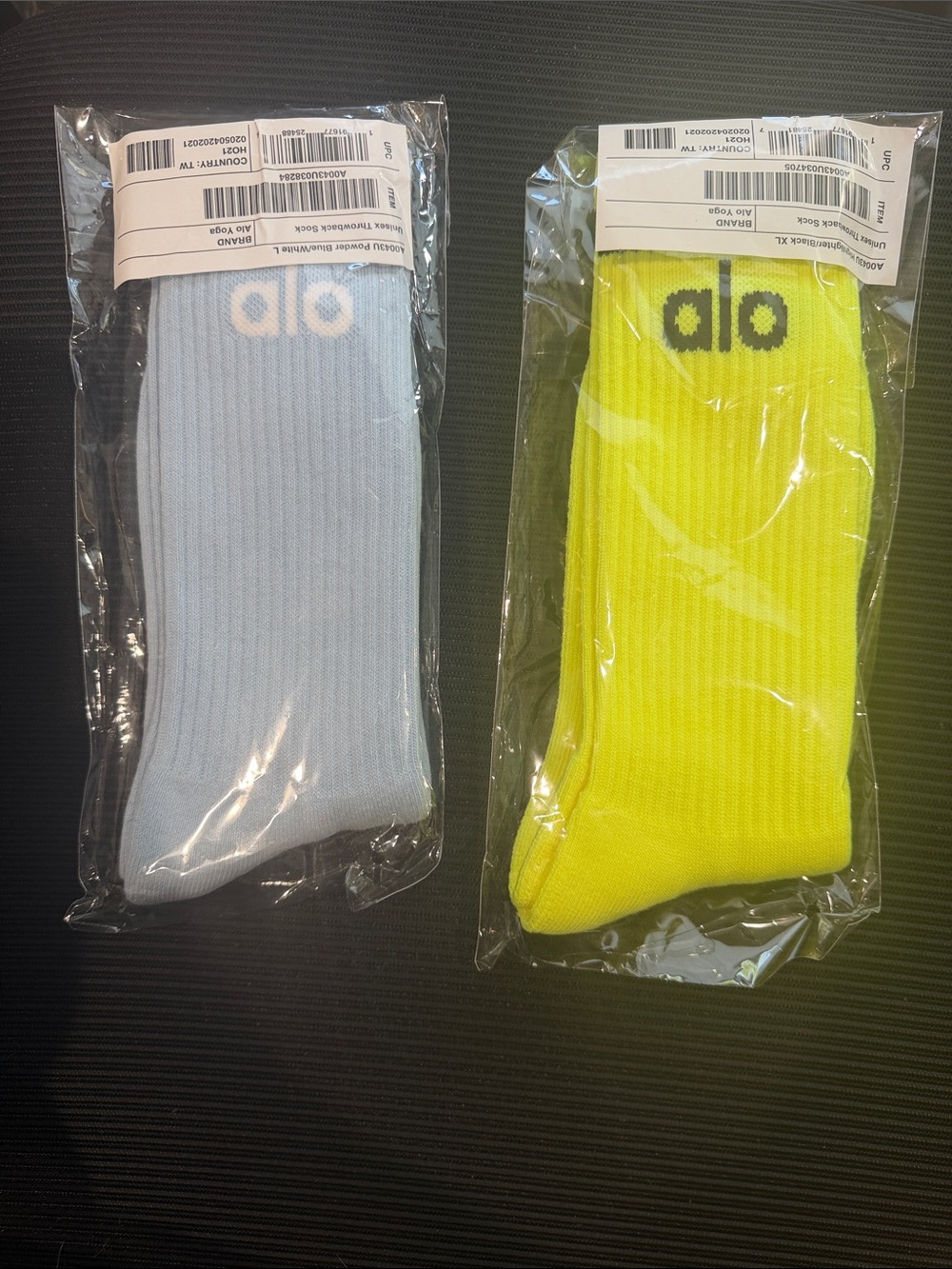 ALO Yoga Unisex Throwback Crew Socks - Light Blue & Neon Yellow